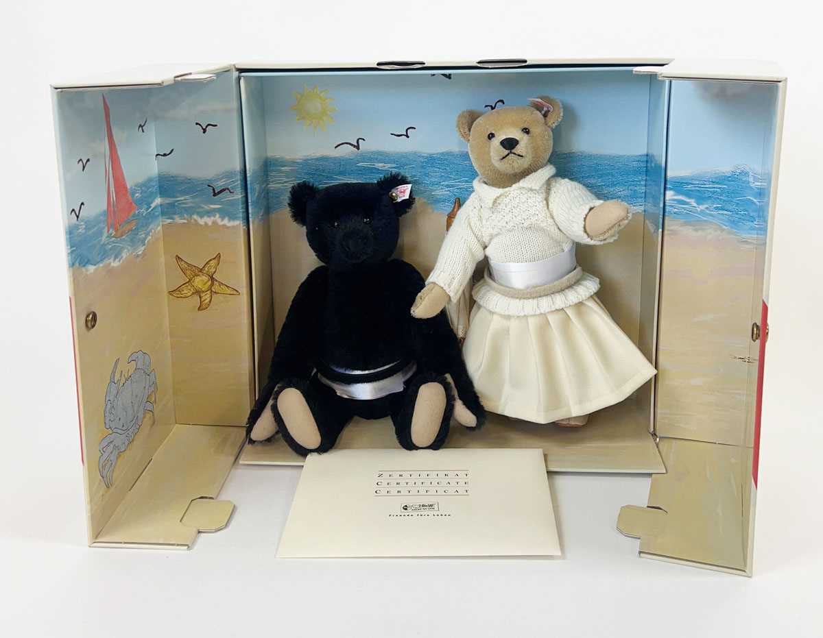 Lot A 2002 boxed limited edition Steiff 'Pat &...