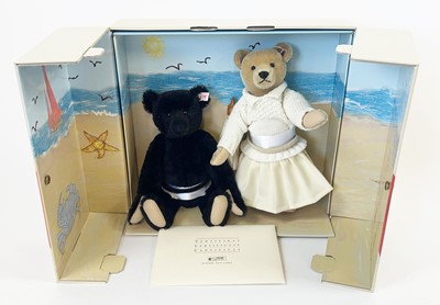 Lot A 2002 boxed limited edition Steiff 'Pat &...