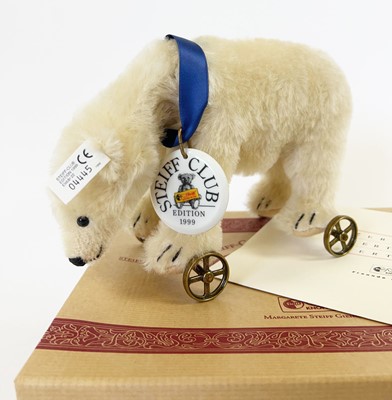 Lot A 1999/2000 boxed limited edition Steiff...