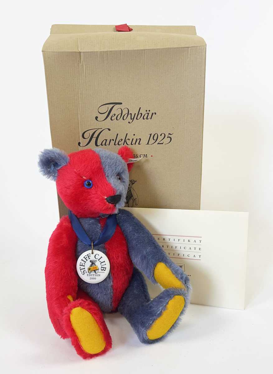 Lot A 2000/2001 boxed, limited edition Steiff Club...