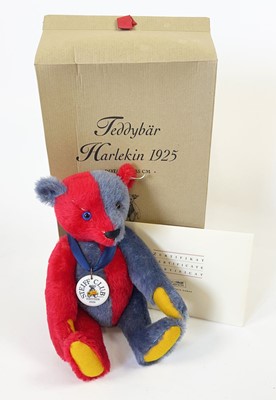 Lot A 2000/2001 boxed, limited edition Steiff Club...