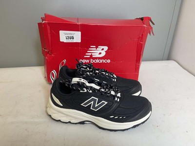 Lot New Balance UK6 410 trainers in black - boxed