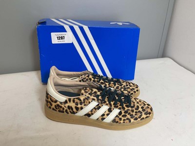Lot Adidas UK7.5 handball spezial trainers in...