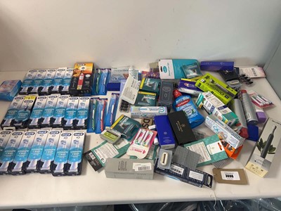 Lot 3696 - Mixed dentist and shaving related items