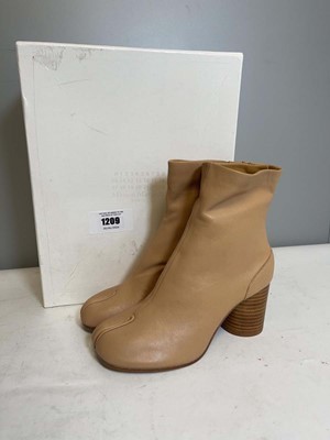 Lot Maison Margiela EU38 high heel boots in nude -...