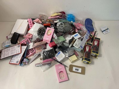 Lot 3702 - Mixed makeup and accessories