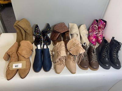 Lot 10x Pairs of boots in various styles