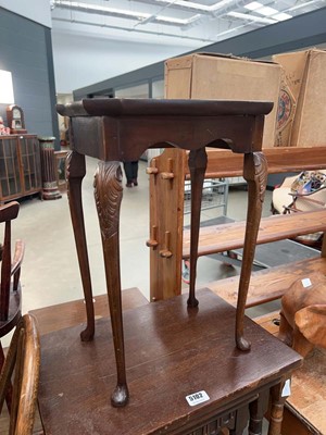 Lot 5101 - Reproduction walnut side table