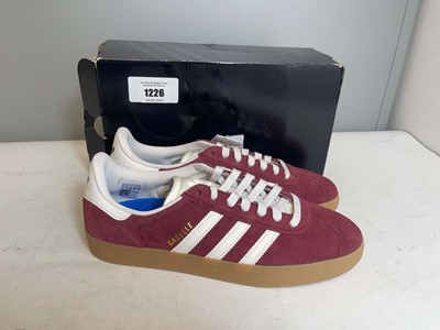 Lot Adidas UK11 gazelle adv trainers in red - boxed