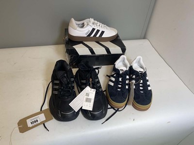 Lot 3x Pairs of Adidas trainers (inc 1x boxed) in...