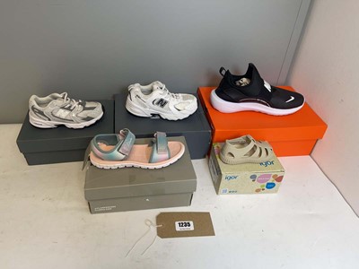 Lot 5x Boxed pairs of children's shoes to include...