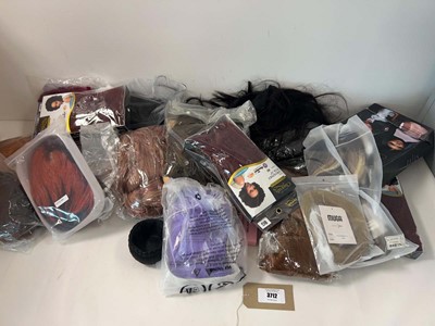 Lot 3712 - Mixed hair extensions and wigs