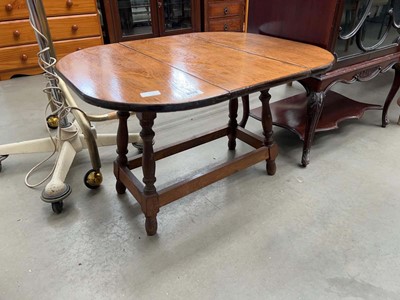 Lot 5173 - Oak drop-side table