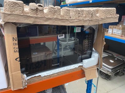 Lot 3086 - Panasonic microwave