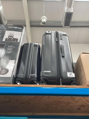 Lot 3211 - Two piece hard shelled Samsonite suitcase set