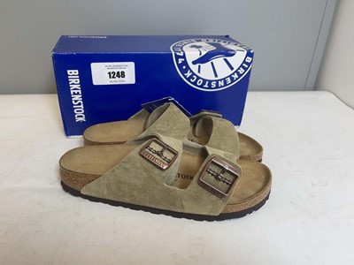 Lot Birkenstock UK7 arizona BS sandals in taupe -...