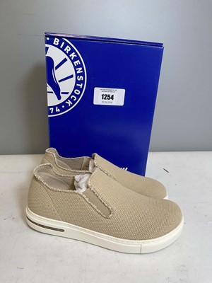 Lot Birkenstock UK5 bend decon slip on shoes in...