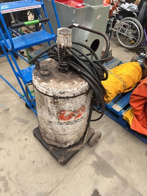 Lot 4443 - Mobile oil dispenser
