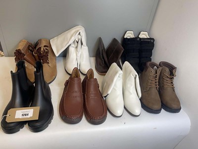 Lot 8x Pairs of boots in various styles