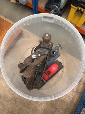 Lot 4497 - 4 woodworking planes from brands such as...