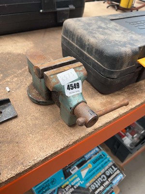 Lot 4549 - Bench-mounted vice