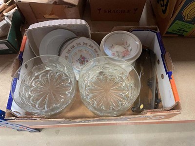 Lot 5466 - Box containing glass fruit bowls, vase and...