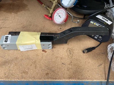 Lot 4589 - Commercial door handle