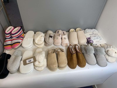 Lot 15x Pairs of slippers to include Warmies,...