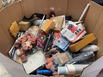 Lot 3598 - Large pallet of assorted household items
