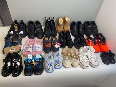 Lot 18x Pairs of children's shoes to include...