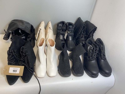 Lot 8x Pairs of boots to include Mountain...