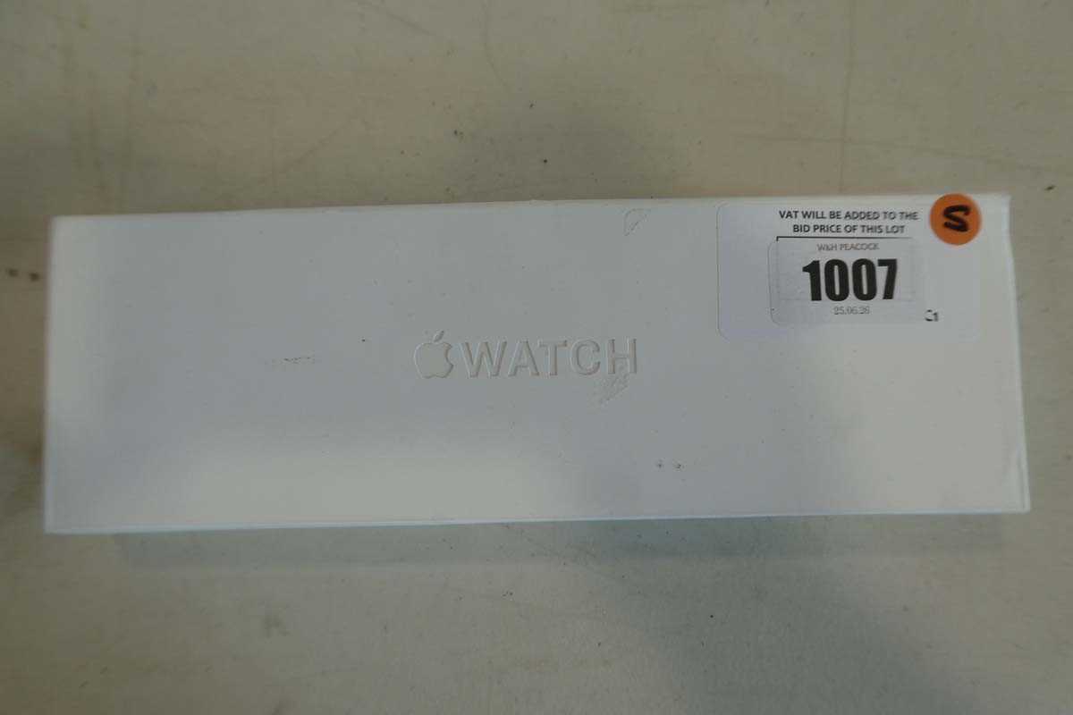 Lot 1007 - Apple Watch Series 10, 46mm, Silver Aluminium...