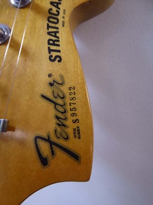Lot Vintage Fender Stratocaster electric guitar,...