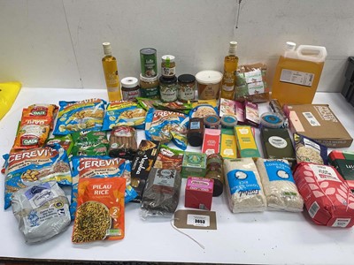 Lot 3653 - Sesame oil, rapeseed oil, rice, spaghetti,...