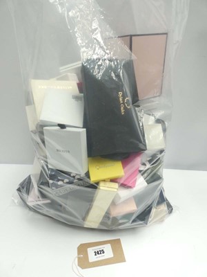 Lot 2425 - Bag containing empty jewellery boxes