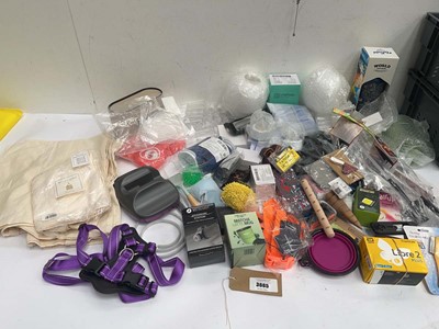 Lot 3665 - 2 large bags of assorted household items