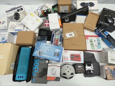 Lot 2433 - Mixed electricals to include ASUS PC mouse,...