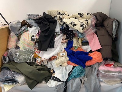 Lot 3424 - Pallet (not included) mixed adults clothing