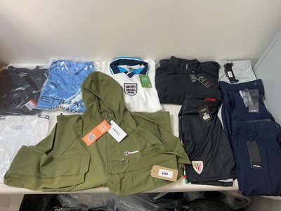 Lot 3430 - Men's sportswear Druids, Nike, Berghaus,...