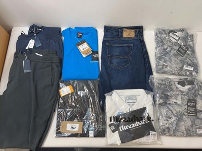 Lot 3432 - Men's clothing North Face, Carhartt, Hollister,...