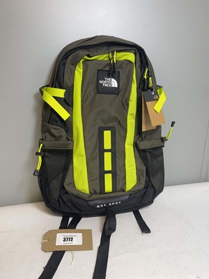 Lot 3772 - The North Face hot shot backpack in green