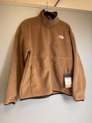Lot 3781 - The North Face koian pile fleece jacket in...