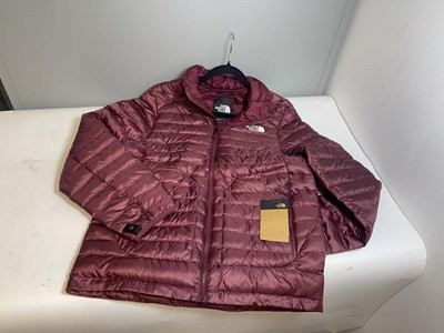 Lot 3787 - The North Face huila synthetic jacket in...