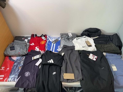 Lot 3443 - Men's sportswear Man U, Nike, Adidas, Gymking,...
