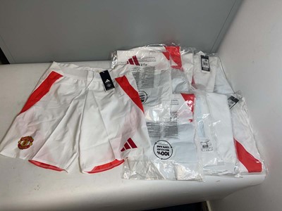 Lot 3805 - 10x Adidas Machester United shorts in white
