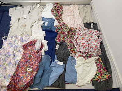 Lot 3814 - Quiz clothing