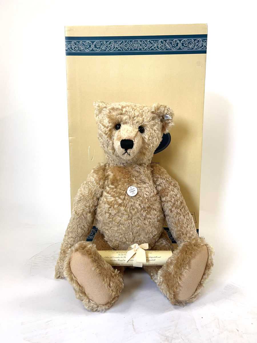 Lot A 1995 boxed limited edition Steiff 'Teddy...