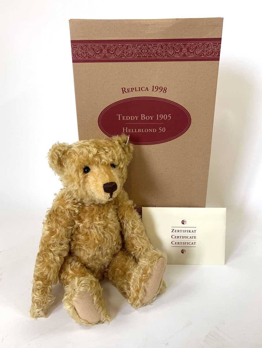 Lot A 1998 boxed, limited edition, Steiff 'Teddy...