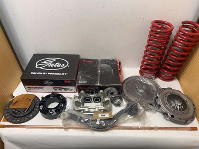 Lot 4724 - Car parts to include a brake disc, clutch...