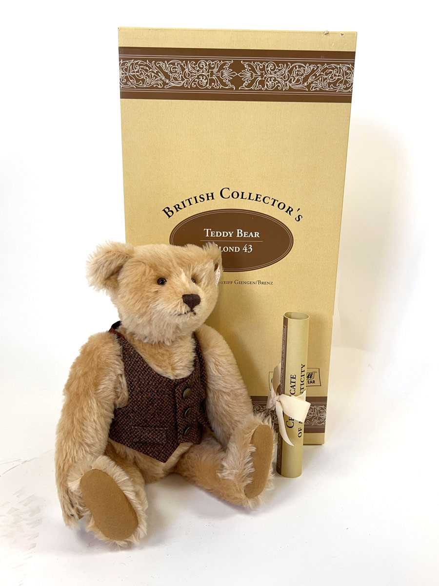 Lot A boxed Steiff 1996 British Collector's teddy...